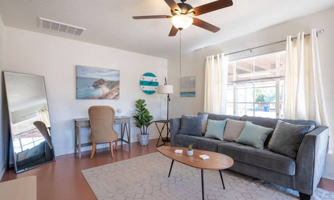 Blenman-Elm Maison | Christmas Festival Cali 2BR w Backyard & Charm