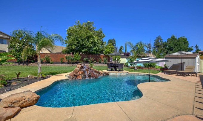 Lincoln Maison | California Poolside Paradise