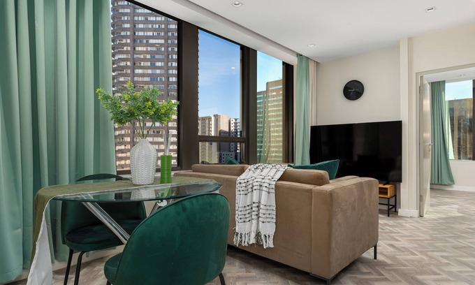 Flora Park Appartement | Calm and Contemporary 1-Bed with Views