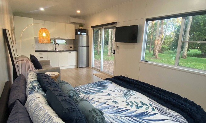 Burpengary Cabine | Calm on the creek studio for 2