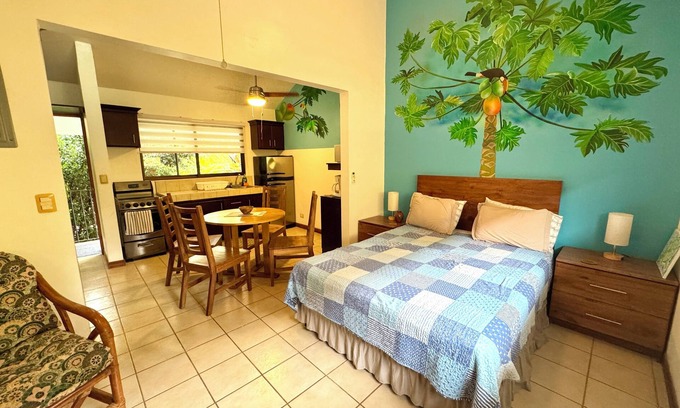 Santa Barbara Copropriété | Calm & Palms Second Floor Studio