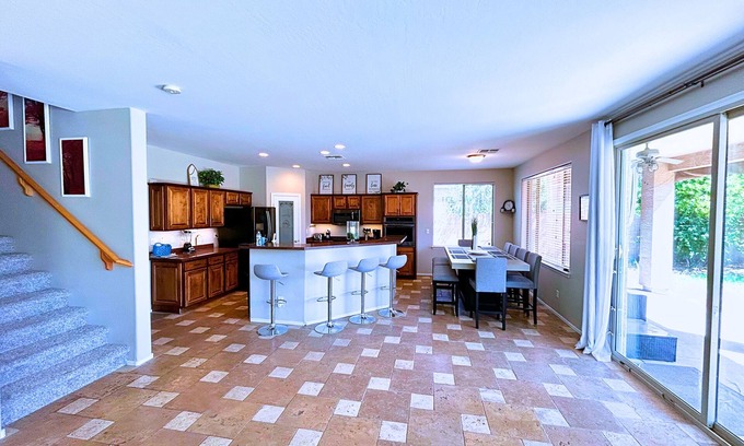 Maricopa Maison | Calming 5 Bed, 3 Bath, in Good Location
