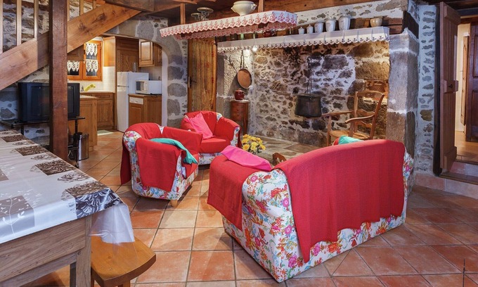 Calvinet Maison | Maison en pierre avec terrasse en Auvergne