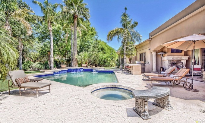 Paradise Valley Maison | Camelback Compound - 8 BR all ensuites. Heated Pool & Spa, Golf & 2 Guest Houses