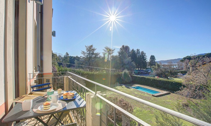 Lesa Appartement | Camelia Apartment in Villa Jejia, Lesa, Italy