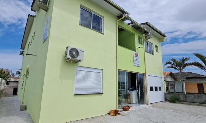 Balneario Arroio do Silva Maison | Camelo locação de Suítes Individuais Pousada com Cozinha e Sala Compartilhada