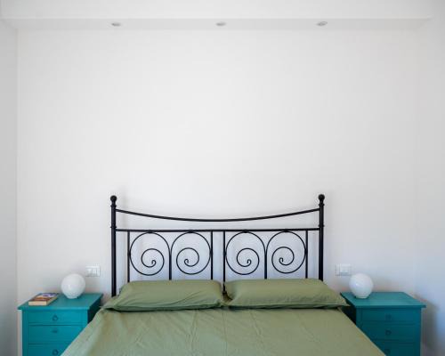 Isolotto Maison | Camera Matrimoniale con bagno privato-struttura condivisa con Host-CASA ENEA