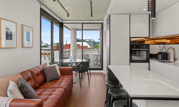 Cremorne Appartement | Camillea - One-bedroom fifth-floor residence with MCG and city views.