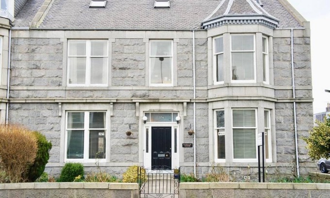 Aberdeen West End Maison | Camillia Guest House