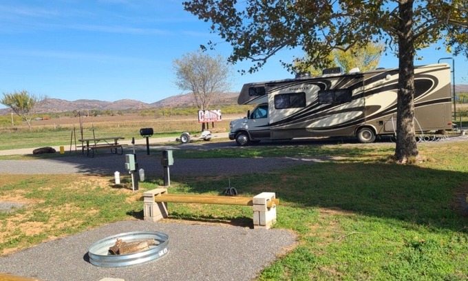 Cache Location De VR | Camp by the Wichita Mountains Wildlife Refuge