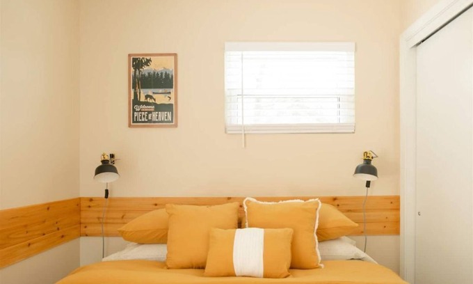 Camdenton Appartement | Camp Chatham-Home of the Midwest Sunset-Lakefront