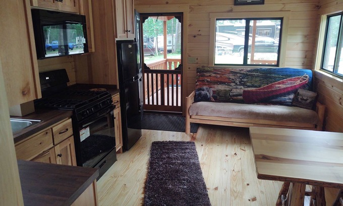 Durham Location De VR | Camp in Cabins all year. At Durham Leisure campground. Maine Style..