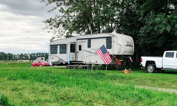 Lynden Location De VR | Camp in The Country From the Comforts of Your RV
