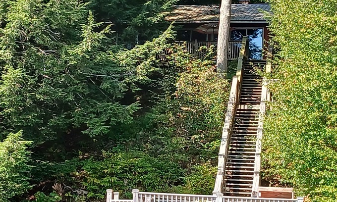 Woodgate Maison | Camp Kuchen- 3 bdrm lakefront on beautiful White Lake