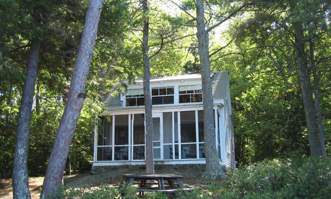 West Alton Cottage | Camp classique au bord de l'eau à l'ancienne sur le lac Winnipesaukee, NH