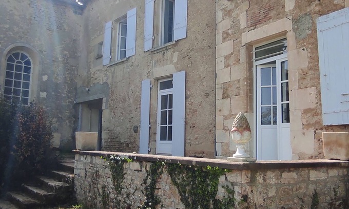 Champdeniers Maison | CAMPAIGN Rural gite, large house to welcome friends or family.