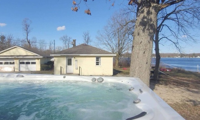 Alto Appartement | Waterfront avec piscine spa combo Maisons près de Grand Rapids peut accueillir 60 invités