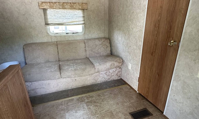 Glouster Maison | Camper located in the heart of Burr Oak State Park