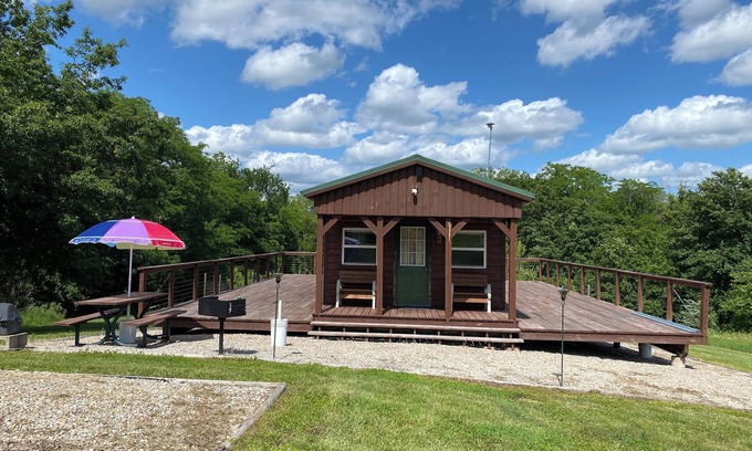 Fairport Cabine | Campground with a Cabin and a Treehouse just 1 hour from Kansas City airport