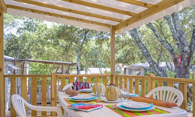 Castries Maison | Camping 3 étoiles - Piscine - ccbbgii