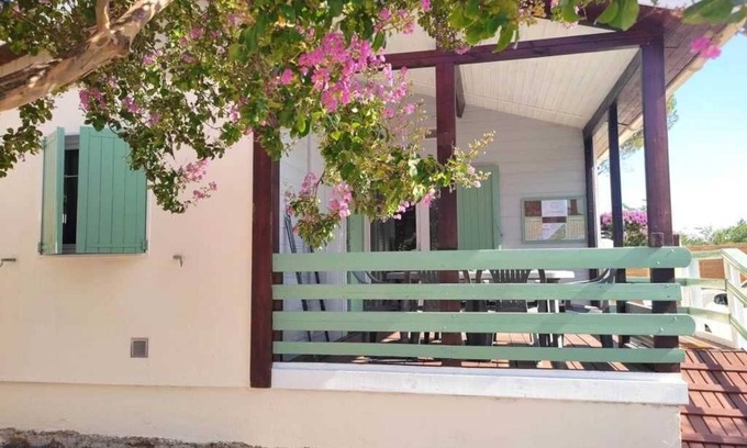 Massillargues-Attuech Maison | Camping 3 étoiles - Piscine - eehiig