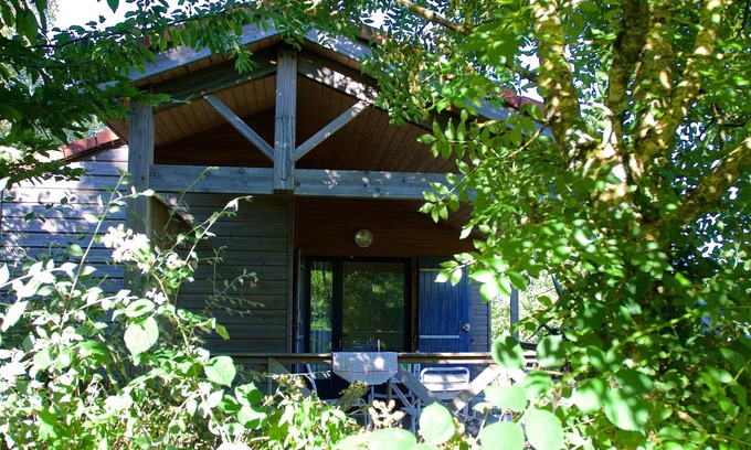 Saint-Aubin-le-Cloud Chalet De Ski | Camping La Chagnée - Chalet Bleu