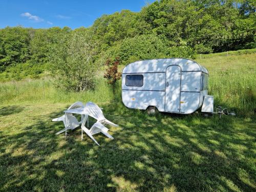 Larochemillay Autre | Camping La Fôret du Morvan Vintage caravan