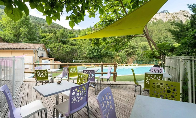 Orpierre Maison | Camping les Princes d'Orange* - Cottage Espace Classic 4 rooms for 6 people Air-conditioned Garden view
