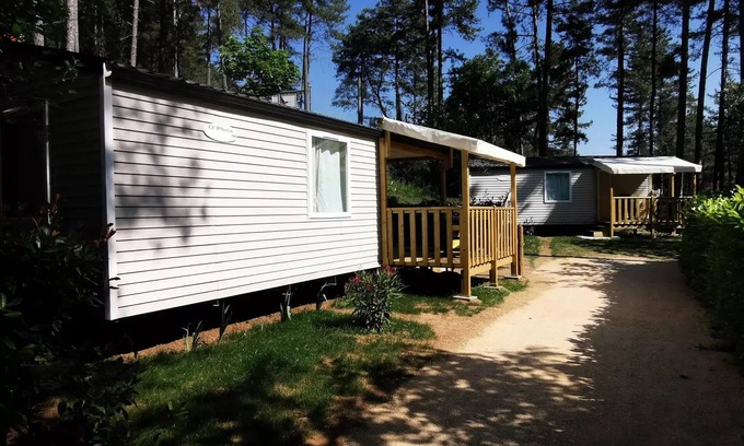 Ucel Maison | HIRONDELLE - mobil-home 28 m² + TV 5 à 6 personnes - 5 pers. inclus dans le tarif