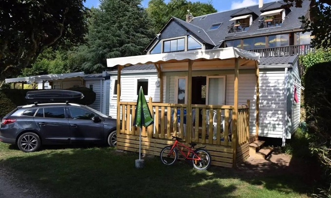 Salles-Curan Maison | Cottage EVASION "Vue lac" (terrasse couverte + option clim TV) Nouveauté 2024 4 à 5 personnes - 4 pers. inclus dans le tarif