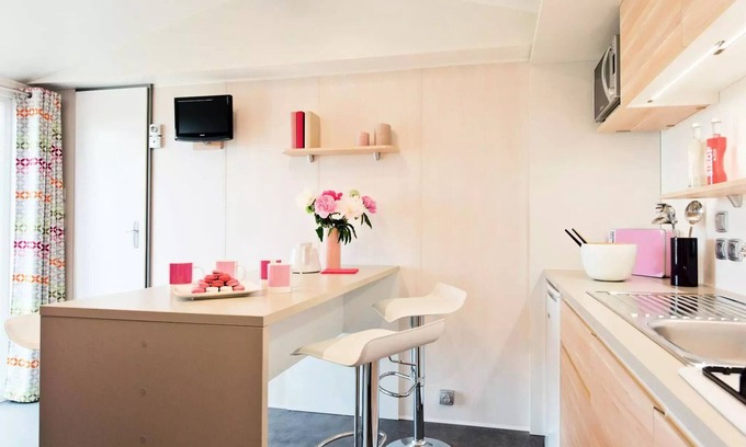 Boisseron Maison | Mobil-home PRESTIGE 33m² (2 chambres) - 2 Salles de Bains CLIMATISE / LAVE VAISSELLE / TV INCLUSE dans chaque chambre - terras