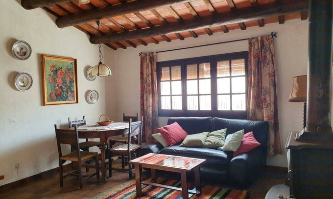 Peratallada Maison | Can Mas Pere - Authentic village apartment