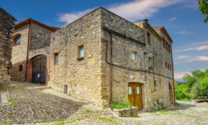 Saus Maison | CAN PARRALETS: Casa rural en alquiler en Saus, confortable, renovada y con encanto