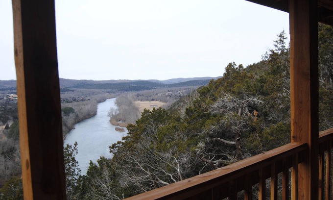 Eureka Springs Cabine | Équipements de luxe d'une chambre Can-U-Canoe Riverview Luxury