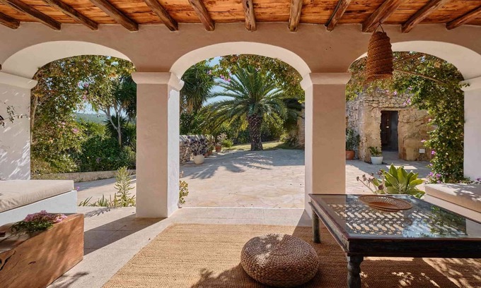 Sant Agusti des Vedra Villa | Ca Xo: Ancienne finca rénovée. Villa de luxe avec piscine, proche des plages.