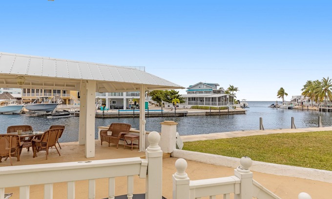 Cross Key Waterways Maison | Canal Front Gem W/ Private Dock, PS4, Free WiFi, & Expansive Balcony W/ Views