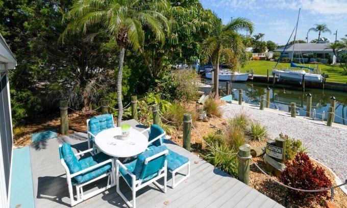 Bayshore Gardens Maison | CANAL FRONT W/DOCK, Water View, Dock your Boat, Free WIFI Dog* (See Note)...