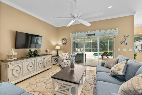 Palm Harbor Villa | Canal Waterfront Home with Private Pool