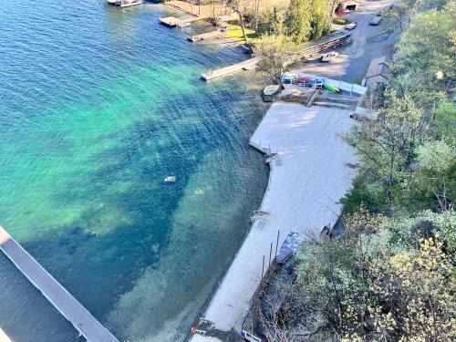 Canandaigua Station Balnéaire | Canandaigua Lake Retreat with view and private beach access, foliage, hike, and Ski