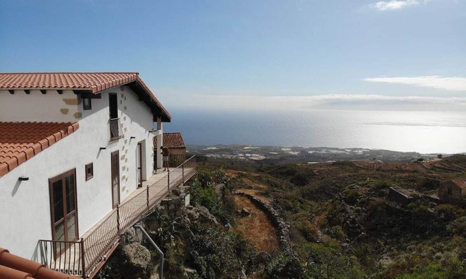 Guia de Isora Maison | Canarian style house with sea views and terrace