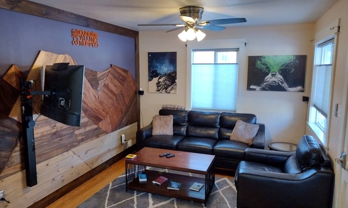 Ruby Hill Maison | Cannabis Friendly House Minutes From Downtown Denver & Red Rocks
