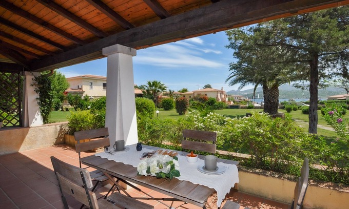 Cannigione Appartement | Cannigione - Villa a stone's throw from the beach