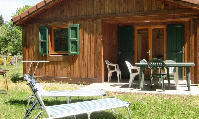 Roumegoux Chalet De Ski | Vos vacances dans un gite avec étang de pêche