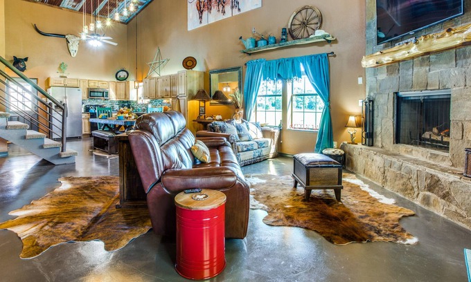Elmo Autre | Canton, Texas Luxury Barnhouse in a Tranquil Ranch setting