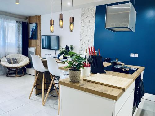 Saint-Bres Appartement | Cantosia - Appartement T3, Terrasse & Jardin Privatif