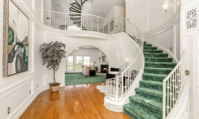 Filer Maison | Canyon Rim Waterfall Views, Hot-tub, Theater, Surround Sound, Grill Area