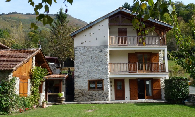 Arnave Chalet De Ski | Cap d'Arnave, au carrefour des vallées