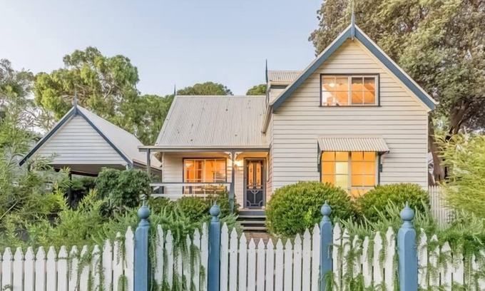 Silverleaves Maison | Cape Cod Cottage Summ