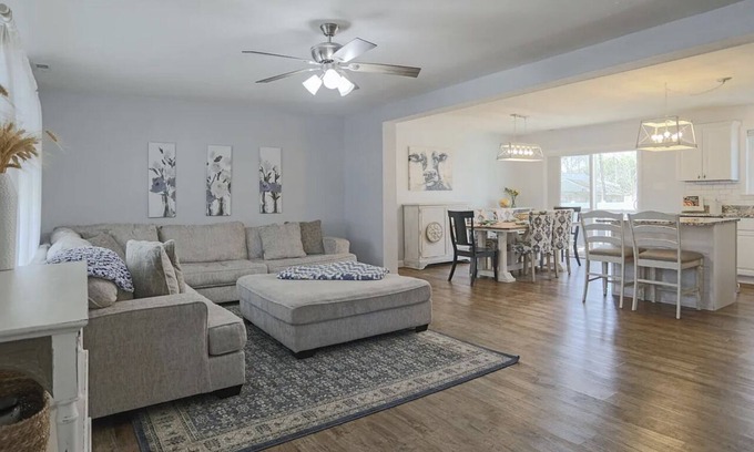 Town Bank Maison | Cape May Heated Swim Spa Oasis Sleeps 8, Dog & EV Friendly