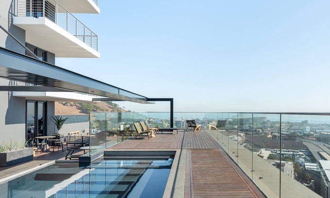 Flora Park Appartement | Cape Town Skyline from 16 on Bree Apartment| Views